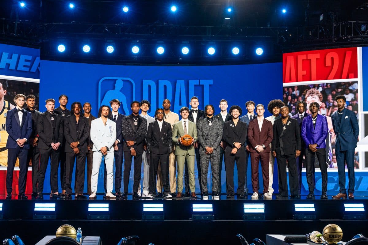 IG战队逆境求生：从比赛劣势到翻盘可能的晋级挑战